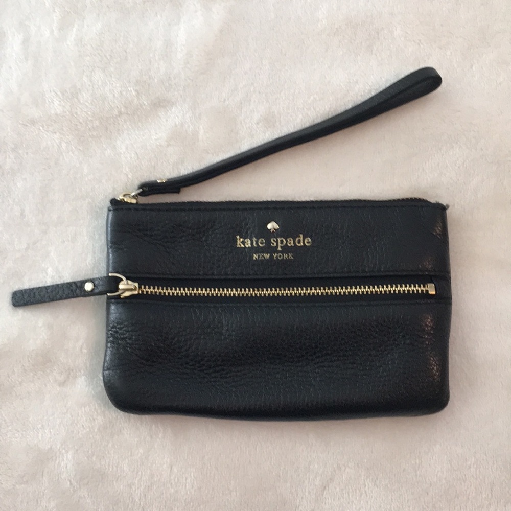 Kate Spade leather wristlet in EUC